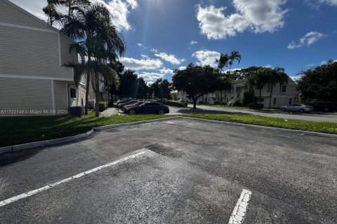 Condo in Oakland Park, Florida, 2 bedrooms  № 1981150 - photo 17
