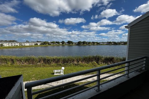 Condo in Oakland Park, Florida, 2 bedrooms  № 1981150 - photo 14