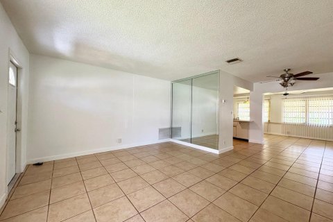 House in Tamarac, Florida 2 bedrooms, 93.09 sq.m. № 2190975 - photo 7