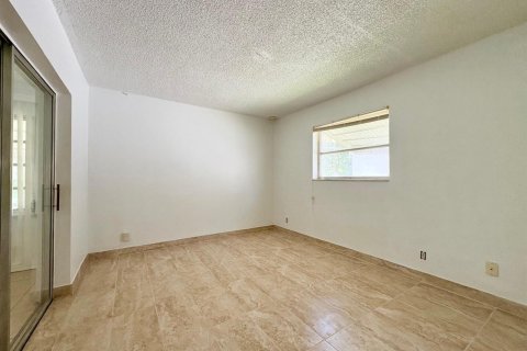 House in Tamarac, Florida 2 bedrooms, 93.09 sq.m. № 2190975 - photo 22