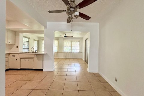 House in Tamarac, Florida 2 bedrooms, 93.09 sq.m. № 2190975 - photo 9