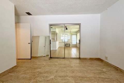House in Tamarac, Florida 2 bedrooms, 93.09 sq.m. № 2190975 - photo 20