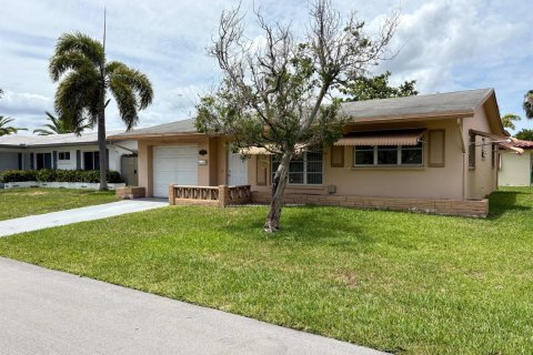 House in Tamarac, Florida 2 bedrooms, 93.09 sq.m. № 2190975 - photo 3