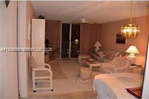 Condo in Aventura, Florida, 1 bedroom № 2060439 - photo 12