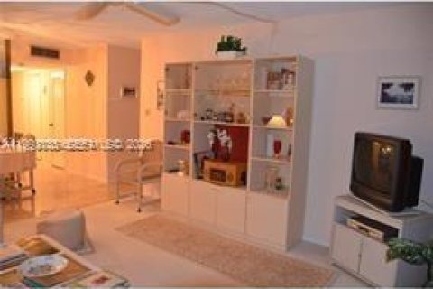 Condo in Aventura, Florida, 1 bedroom № 2060439 - photo 14