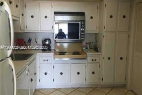 Condo in Aventura, Florida, 1 bedroom № 2060439 - photo 8