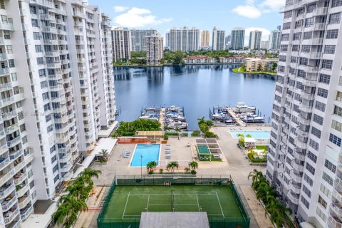 Condo in Aventura, Florida, 1 bedroom № 2060439 - photo 26