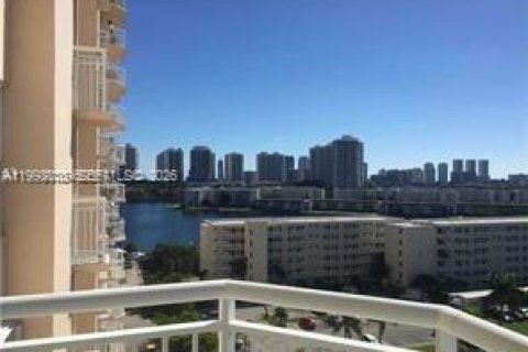Condo in Aventura, Florida, 1 bedroom № 2060439 - photo 16
