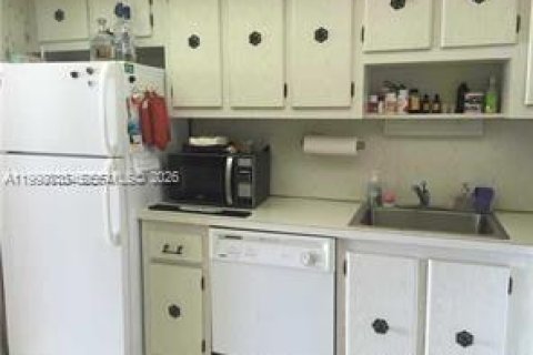 Condo in Aventura, Florida, 1 bedroom № 2060439 - photo 9