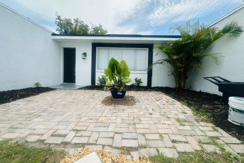 House in Holiday, Florida 3 bedrooms, 123.93 sq.m. № 1801845 - photo 2