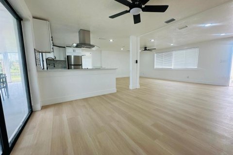 House in Holiday, Florida 3 bedrooms, 123.93 sq.m. № 1801845 - photo 25