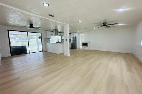 House in Holiday, Florida 3 bedrooms, 123.93 sq.m. № 1801845 - photo 23