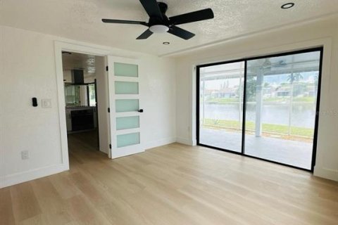 House in Holiday, Florida 3 bedrooms, 123.93 sq.m. № 1801845 - photo 6