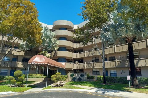 Copropriété à vendre à Pembroke Pines, Floride: 2 chambres, 79.15 m2 № 1977552 - photo 2