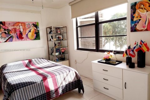 Copropriété à vendre à Pembroke Pines, Floride: 2 chambres, 79.15 m2 № 1977552 - photo 23