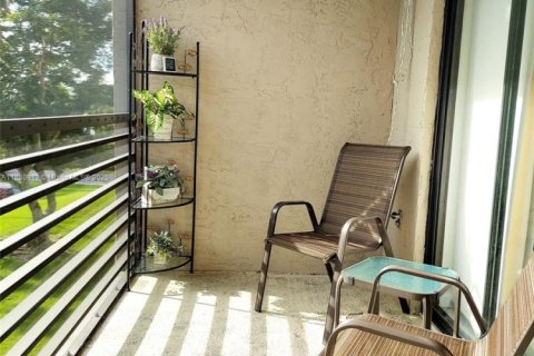 Copropriété à vendre à Pembroke Pines, Floride: 2 chambres, 79.15 m2 № 1977552 - photo 20