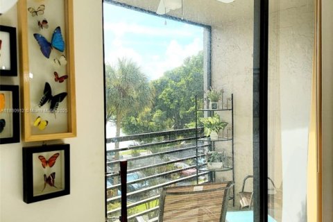 Copropriété à vendre à Pembroke Pines, Floride: 2 chambres, 79.15 m2 № 1977552 - photo 19