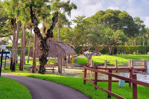 Copropriété à vendre à Pembroke Pines, Floride: 2 chambres, 79.15 m2 № 1977552 - photo 6