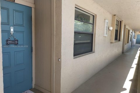 Copropriété à vendre à Pembroke Pines, Floride: 2 chambres, 79.15 m2 № 1977552 - photo 4