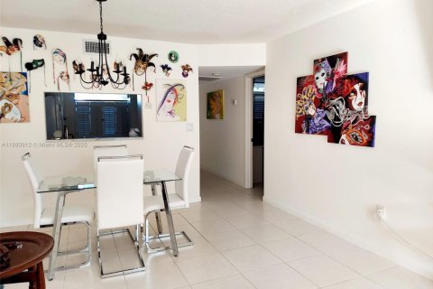 Copropriété à vendre à Pembroke Pines, Floride: 2 chambres, 79.15 m2 № 1977552 - photo 21