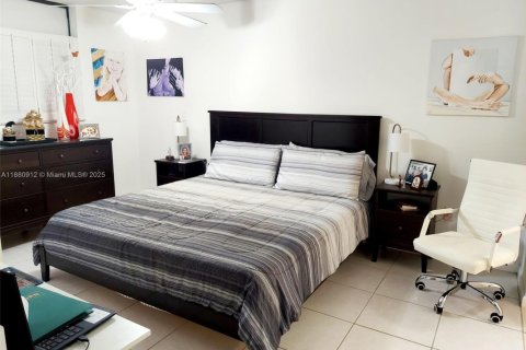 Copropriété à vendre à Pembroke Pines, Floride: 2 chambres, 79.15 m2 № 1977552 - photo 25