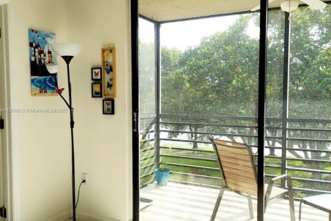 Copropriété à vendre à Pembroke Pines, Floride: 2 chambres, 79.15 m2 № 1977552 - photo 18