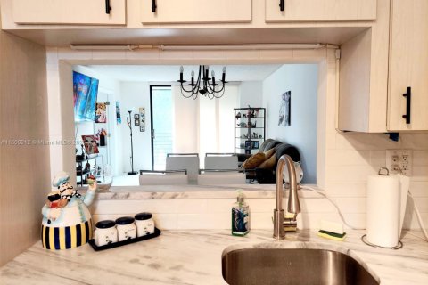 Copropriété à vendre à Pembroke Pines, Floride: 2 chambres, 79.15 m2 № 1977552 - photo 11