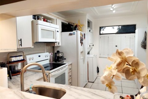 Copropriété à vendre à Pembroke Pines, Floride: 2 chambres, 79.15 m2 № 1977552 - photo 12