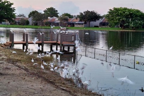 Copropriété à vendre à Pembroke Pines, Floride: 2 chambres, 79.15 m2 № 1977552 - photo 7