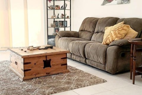 Copropriété à vendre à Pembroke Pines, Floride: 2 chambres, 79.15 m2 № 1977552 - photo 14