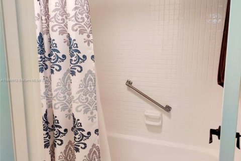 Copropriété à vendre à Pembroke Pines, Floride: 2 chambres, 79.15 m2 № 1977552 - photo 30