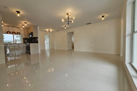 Villa ou maison à vendre à Sunrise, Floride: 5 chambres, 126.72 m2 № 2066864 - photo 6