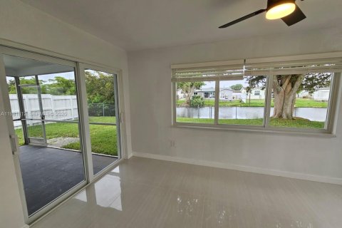 Villa ou maison à vendre à Sunrise, Floride: 5 chambres, 126.72 m2 № 2066864 - photo 16