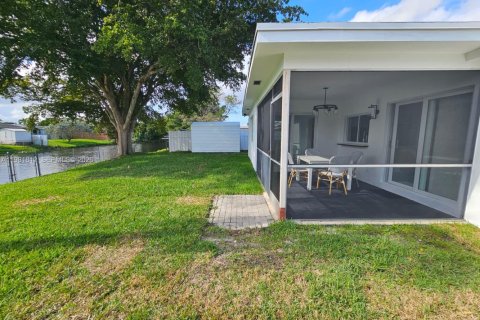 Villa ou maison à vendre à Sunrise, Floride: 5 chambres, 126.72 m2 № 2066864 - photo 26