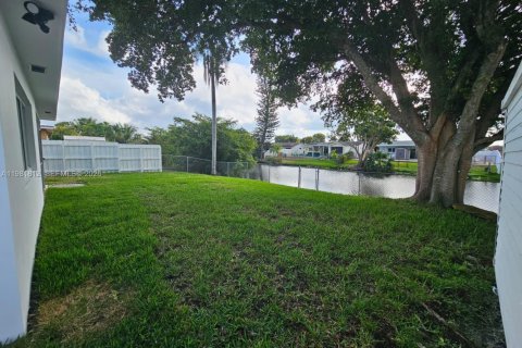 Villa ou maison à vendre à Sunrise, Floride: 5 chambres, 126.72 m2 № 2066864 - photo 2