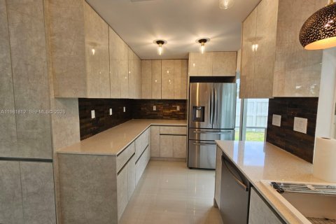 Villa ou maison à vendre à Sunrise, Floride: 5 chambres, 126.72 m2 № 2066864 - photo 10