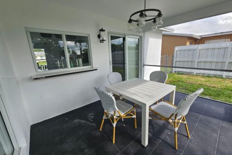 Villa ou maison à vendre à Sunrise, Floride: 5 chambres, 126.72 m2 № 2066864 - photo 25