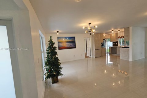 Villa ou maison à vendre à Sunrise, Floride: 5 chambres, 126.72 m2 № 2066864 - photo 5