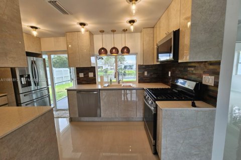 Villa ou maison à vendre à Sunrise, Floride: 5 chambres, 126.72 m2 № 2066864 - photo 11