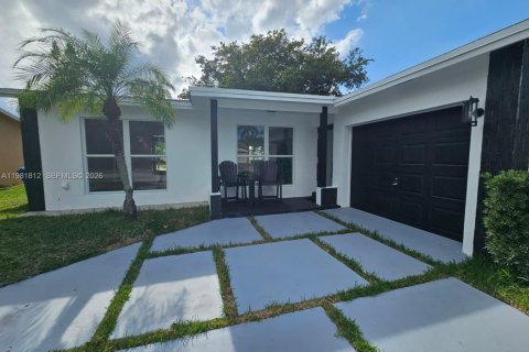 Villa ou maison à vendre à Sunrise, Floride: 5 chambres, 126.72 m2 № 2066864 - photo 3