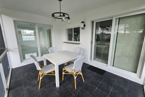 Villa ou maison à vendre à Sunrise, Floride: 5 chambres, 126.72 m2 № 2066864 - photo 24