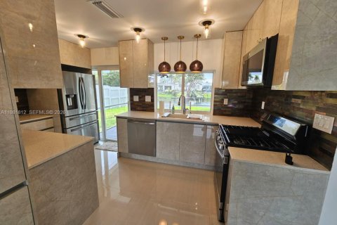 Villa ou maison à vendre à Sunrise, Floride: 5 chambres, 126.72 m2 № 2066864 - photo 9