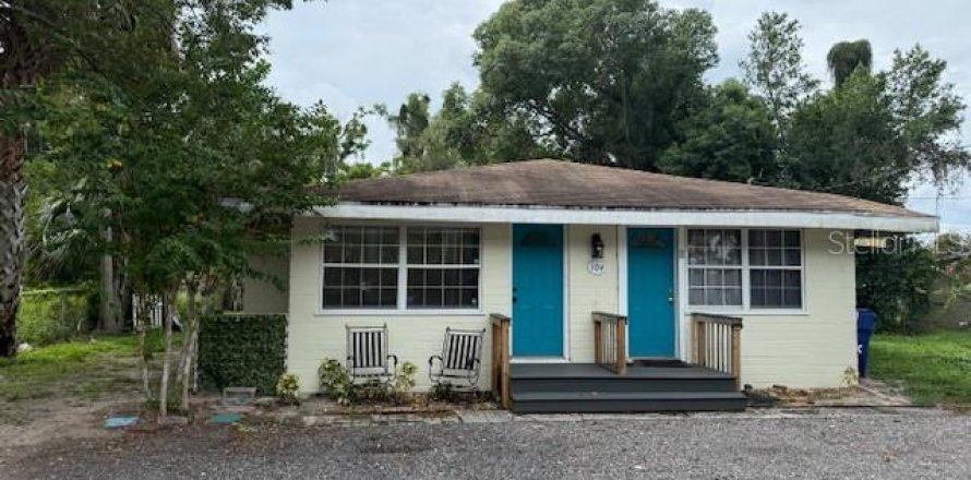Propiedad comercial en DeLand, Florida 2 dormitorios, 93.65 m2 № 1913276