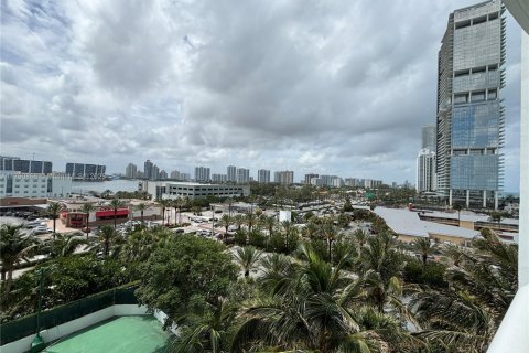 Condo in Sunny Isles Beach, Florida, 2 bedrooms  № 1861171 - photo 12