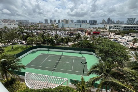 Condo in Sunny Isles Beach, Florida, 2 bedrooms  № 1861171 - photo 14