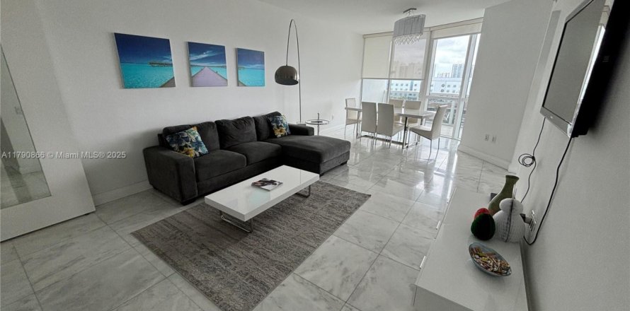 Condo in Sunny Isles Beach, Florida, 2 bedrooms  № 1861171