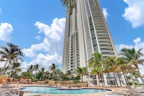 Condo in Sunny Isles Beach, Florida, 2 bedrooms  № 1861171 - photo 17