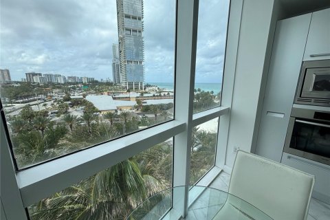 Condo in Sunny Isles Beach, Florida, 2 bedrooms  № 1861171 - photo 10