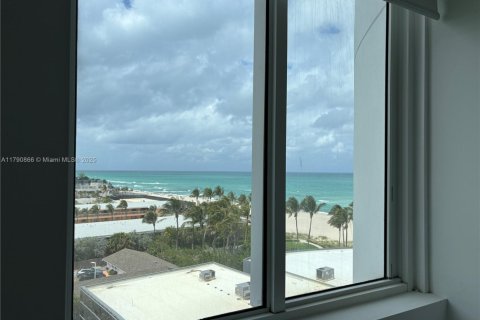 Condo in Sunny Isles Beach, Florida, 2 bedrooms  № 1861171 - photo 11