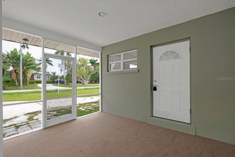 House in Punta Gorda, Florida 2 bedrooms, 106.09 sq.m. № 1906977 - photo 21